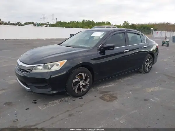 1HGCR2F3XHA193703 2017 HONDA ACCORD - Image 2