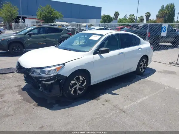 1HGCR2F3XHA214517 2017 HONDA ACCORD - Image 2