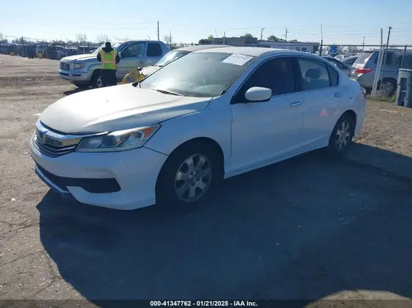 1HGCR2F3XHA217420 2017 HONDA ACCORD - Image 2