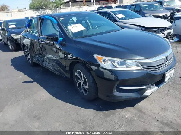 1HGCR2F3XHA226179 2017 HONDA ACCORD - Image 1
