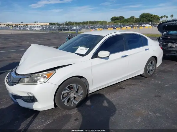1HGCR2F3XHA238669 2017 HONDA ACCORD - Image 2