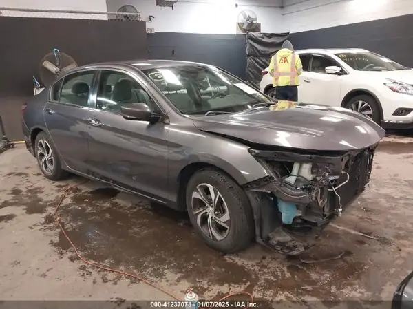 1HGCR2F3XHA246142 2017 HONDA ACCORD - Image 1
