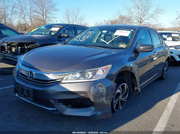 1HGCR2F3XHA248165 2017 HONDA ACCORD - Image 2