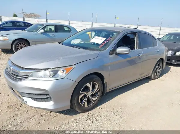 1HGCR2F3XHA258128 2017 HONDA ACCORD - Image 2
