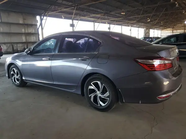 1HGCR2F3XHA264947 2017 HONDA ACCORD - Image 2