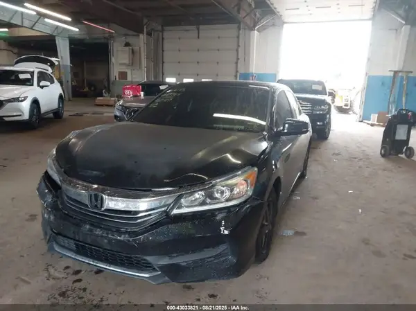 1HGCR2F3XHA270764 2017 HONDA ACCORD - Image 2