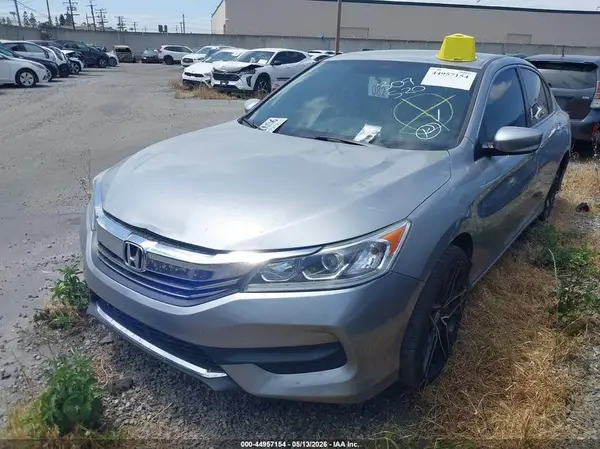 1HGCR2F3XHA285815 2017 HONDA ACCORD - Image 2