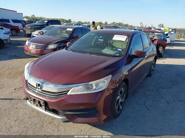 1HGCR2F3XHA290111 2017 HONDA ACCORD - Image 2