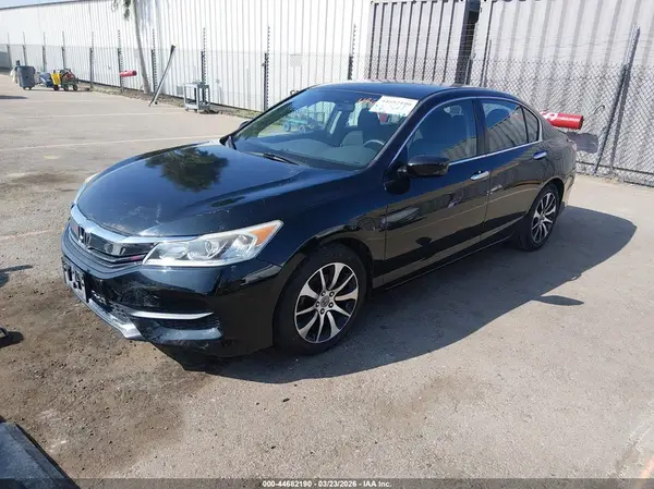 1HGCR2F3XHA293946 2017 HONDA ACCORD - Image 2