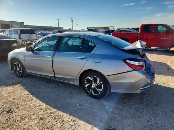 1HGCR2F4XHA143912 2017 HONDA ACCORD - Image 2