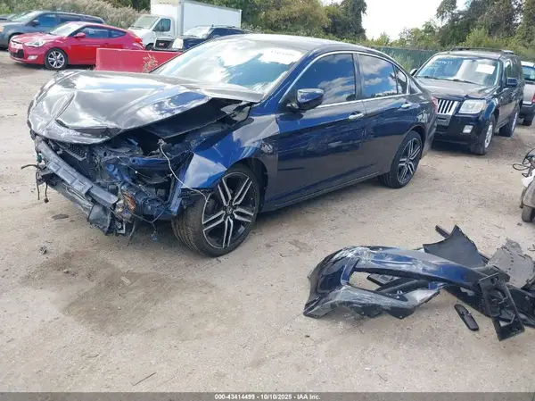 1HGCR2F4XHA157051 2017 HONDA ACCORD - Image 2
