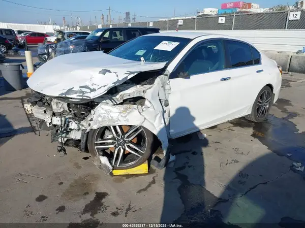 1HGCR2F50GA117715 2016 HONDA ACCORD - Image 2