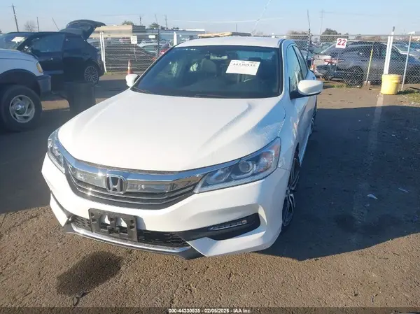 1HGCR2F50GA135261 2016 HONDA ACCORD - Image 2