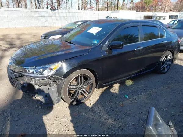 1HGCR2F50HA007457 2017 HONDA ACCORD - Image 2