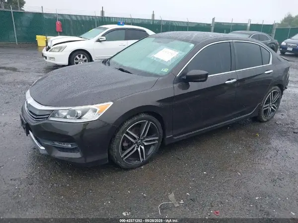 1HGCR2F50HA063639 2017 HONDA ACCORD - Image 2