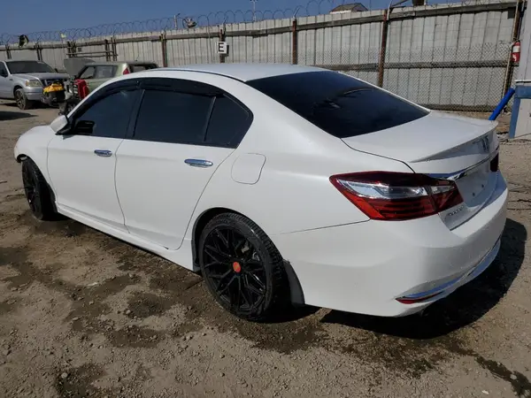 1HGCR2F50HA067755 2017 HONDA ACCORD - Image 2