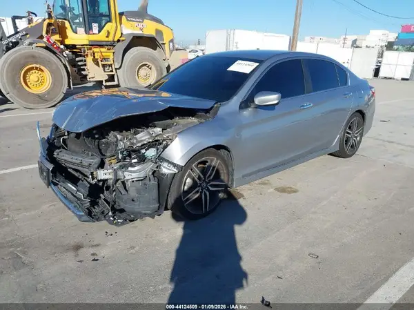 1HGCR2F50HA161814 2017 HONDA ACCORD - Image 2