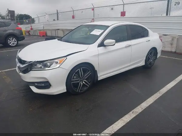 1HGCR2F51HA039575 2017 HONDA ACCORD - Image 2