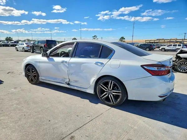 1HGCR2F51HA060345 2017 HONDA ACCORD - Image 2