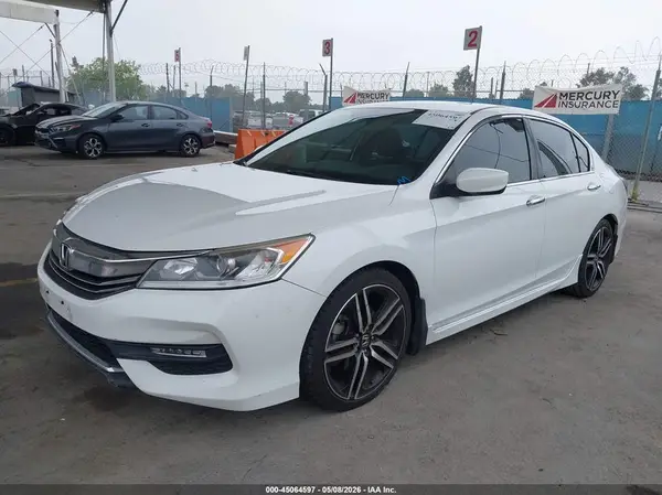 1HGCR2F51HA070289 2017 HONDA ACCORD - Image 2