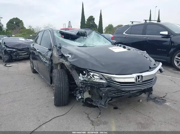 1HGCR2F51HA126733 2017 HONDA ACCORD - Image 1