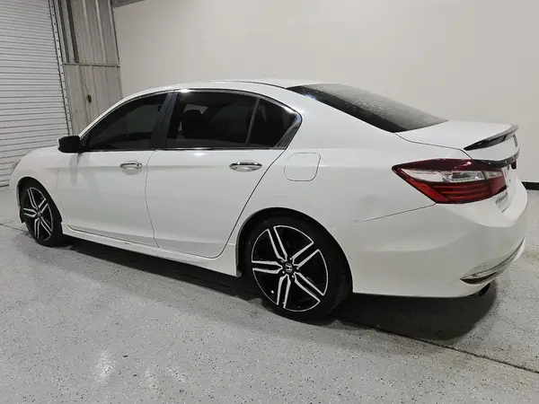 1HGCR2F51HA136209 2017 HONDA ACCORD - Image 2