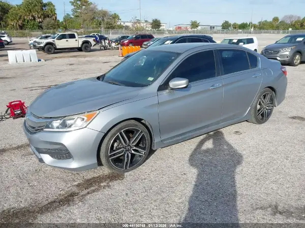 1HGCR2F51HA256995 2017 HONDA ACCORD - Image 2