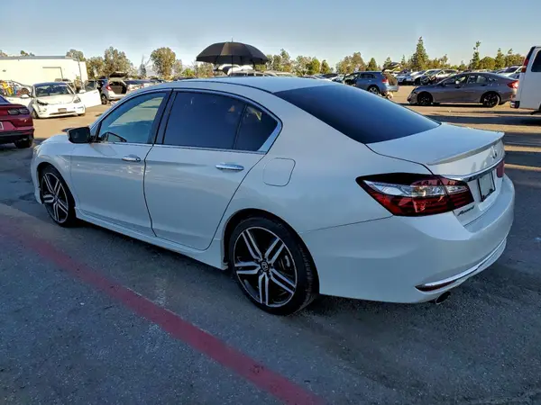 1HGCR2F51HA308495 2017 HONDA ACCORD - Image 2