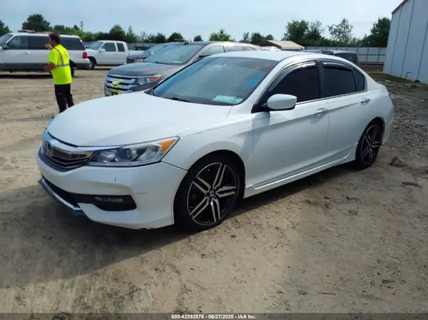 1HGCR2F52GA024114 2016 HONDA ACCORD - Image 2