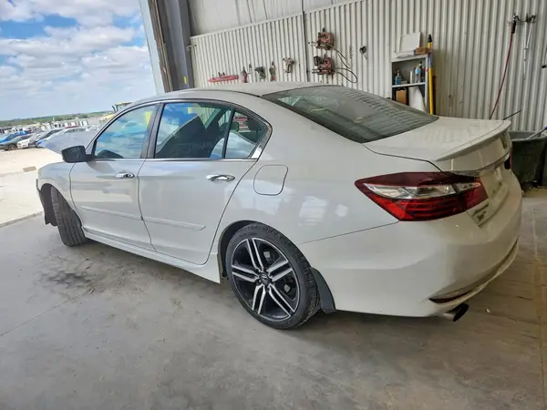 1HGCR2F52GA105257 2016 HONDA ACCORD - Image 2