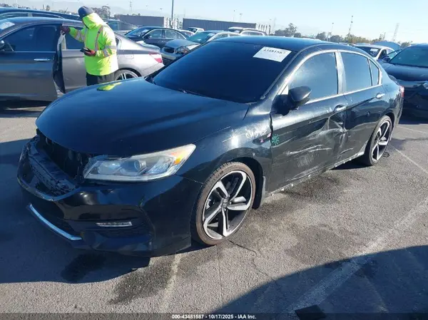 1HGCR2F52GA107803 2016 HONDA ACCORD - Image 2