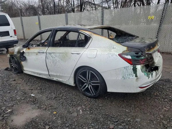 1HGCR2F52GA154572 2016 HONDA ACCORD - Image 2