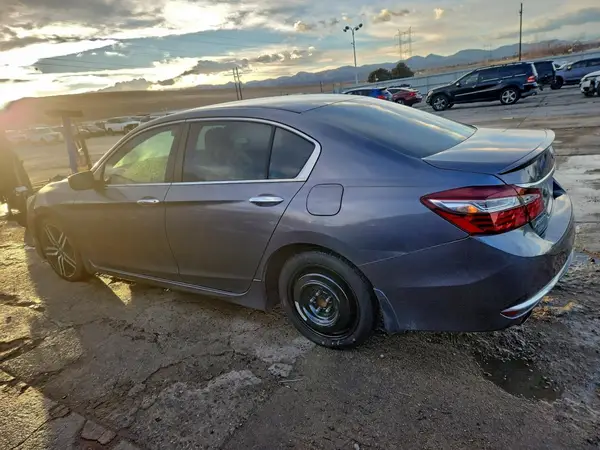 1HGCR2F52HA064985 2017 HONDA ACCORD - Image 2