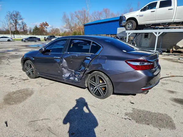 1HGCR2F52HA104000 2017 HONDA ACCORD - Image 2