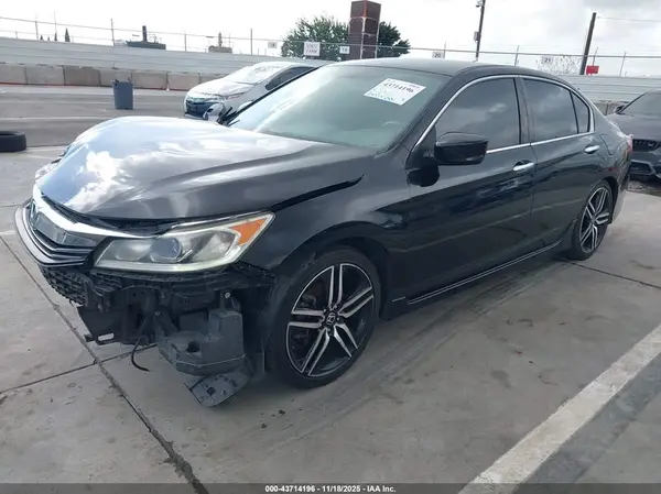 1HGCR2F52HA112825 2017 HONDA ACCORD - Image 2