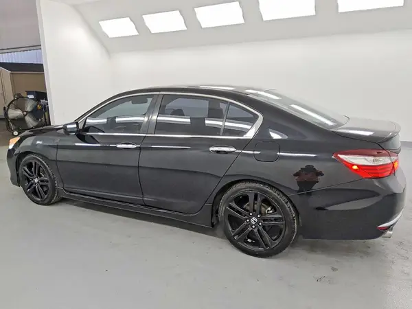 1HGCR2F52HA126658 2017 HONDA ACCORD - Image 2