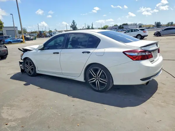1HGCR2F52HA129205 2017 HONDA ACCORD - Image 2