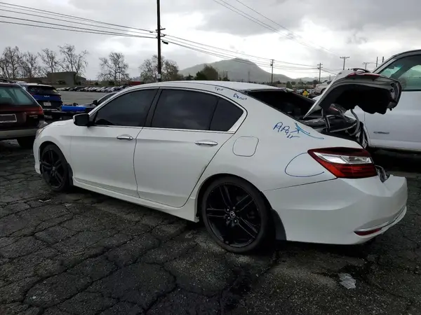 1HGCR2F52HA133965 2017 HONDA ACCORD - Image 2