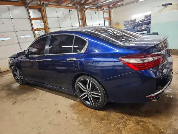 1HGCR2F52HA151205 2017 HONDA ACCORD - Image 2