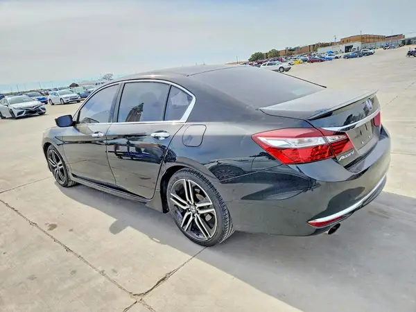 1HGCR2F52HA185581 2017 HONDA ACCORD - Image 2