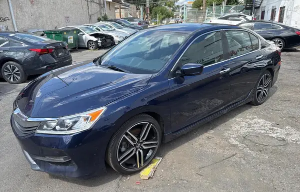 1HGCR2F52HA248100 2017 HONDA ACCORD - Image 2