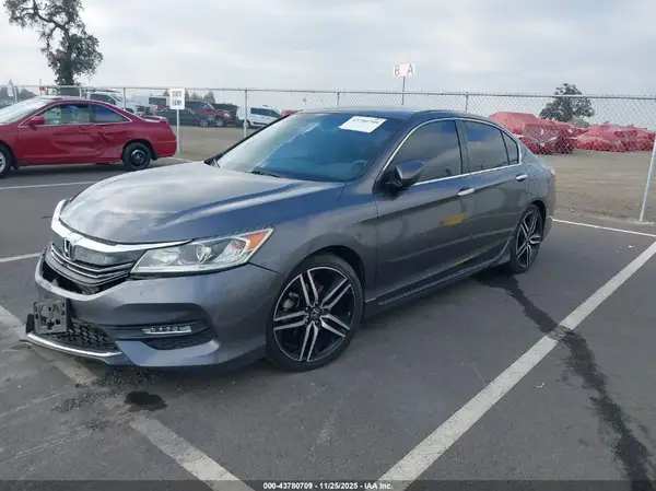 1HGCR2F52HA261834 2017 HONDA ACCORD - Image 2
