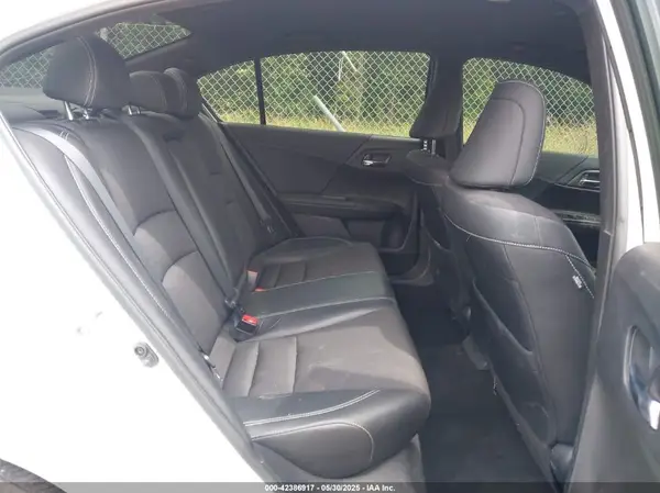 1HGCR2F52HA300082 2017 HONDA ACCORD - Image 8