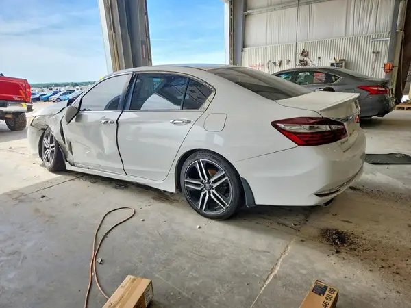 1HGCR2F52HA300115 2017 HONDA ACCORD - Image 2