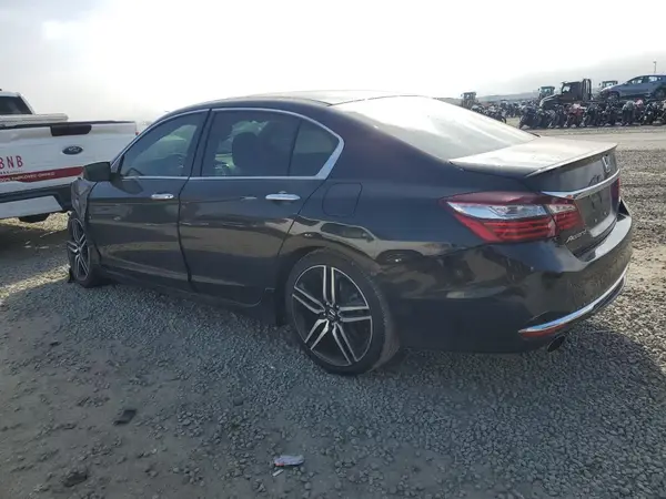1HGCR2F52HA303709 2017 HONDA ACCORD - Image 2