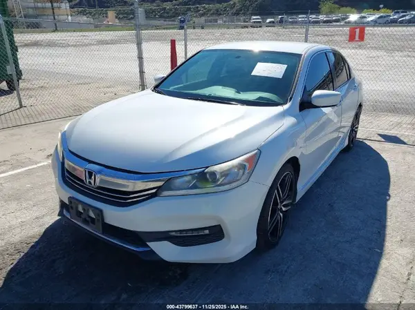 1HGCR2F52HA305752 2017 HONDA ACCORD - Image 2