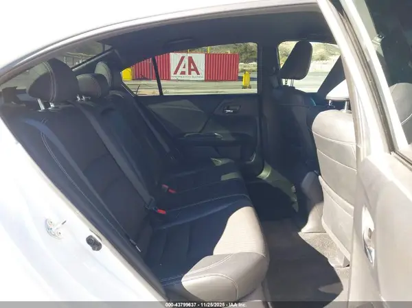 1HGCR2F52HA305752 2017 HONDA ACCORD - Image 8
