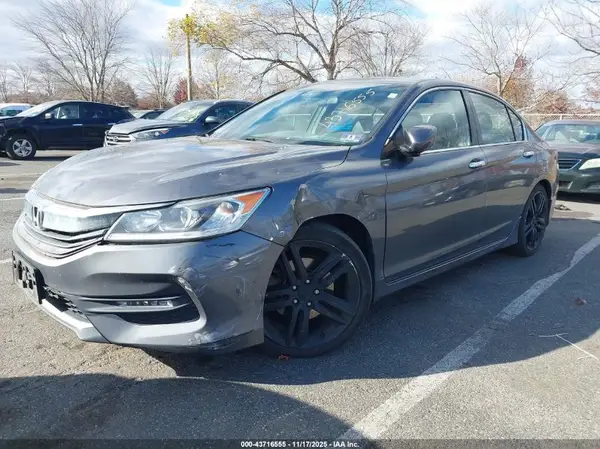 1HGCR2F54HA057357 2017 HONDA ACCORD - Image 2