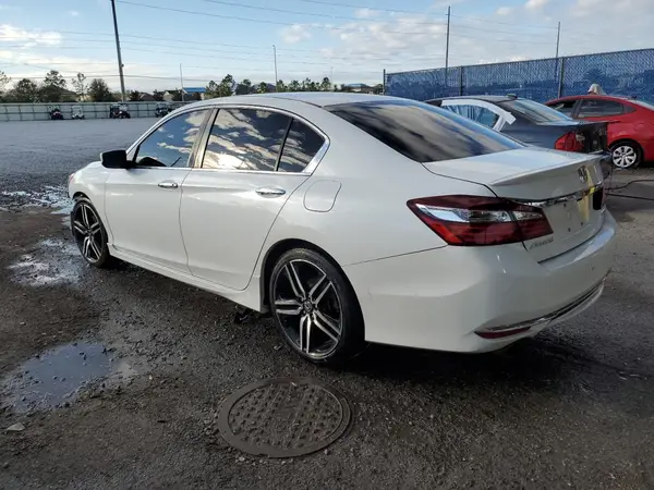 1HGCR2F55HA024853 2017 HONDA ACCORD - Image 2