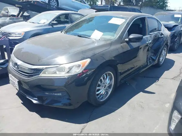 1HGCR2F55HA030412 2017 HONDA ACCORD - Image 2